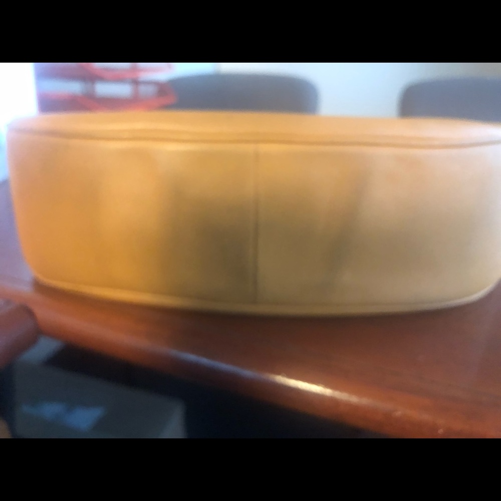 Beautiful Authentic Coach Shoulder Bag - Picture 3 of 7